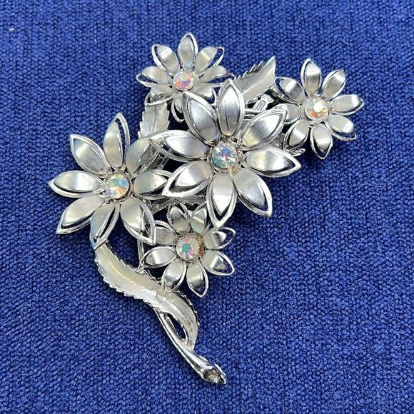 Gorgeous Vintage Coro Flower Cluster Silver Tone - Picture 1 of 6